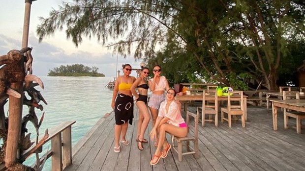 Pevita Pearce termasuk salah satu artis suka alam