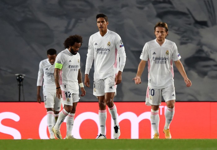 MADRID, SPAIN - OCTOBER 21: Marcelo of Real Madrid and teammates look dejected after conceding a third goal during the UEFA Champions League Group B stage match between Real Madrid and Shakhtar Donetsk at Estadio Alfredo Di Stefano on October 21, 2020 in Madrid, Spain. The game will be played behind closed doors as a COVID-19 precaution.  (Photo by Denis Doyle/Getty Images)