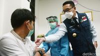 Ridwan Kamil Tinjau Simulasi Vaksinasi COVID-19 di Depok