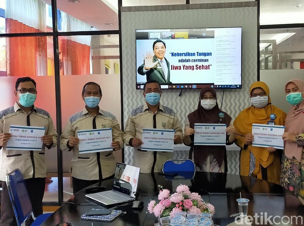 Rumah Sakit Rujukan di Banyuwangi Dapat Bantuan Penanganan COVID-19 Rumah Sakit Rujukan di Banyuwangi Dapat Bantuan Penanganan COVID-19