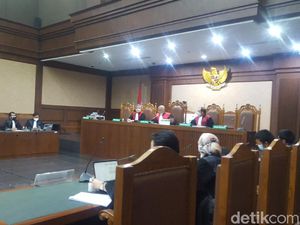 Eks Sekretaris MA Nurhadi dan Menantu Didakwa Terima Suap-Gratifikasi Rp 83 M Eks Sekretaris MA Nurhadi dan Menantu Didakwa Terima Suap-Gratifikasi Rp 83 M