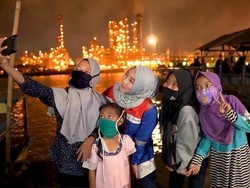 Gemerlap Kilang Pertamina di Cilacap Jadi Daya Tarik Wisata