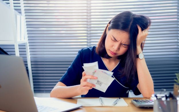 Cara mengatasi stress menghadapi permasalahan keuangan/freepik.com