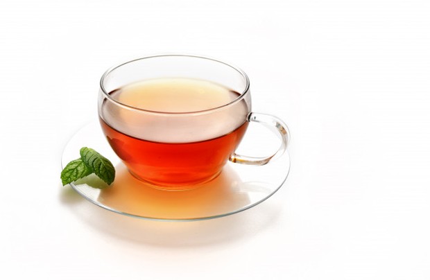 Teh mengandung gula alami sehingga tidak masalah minum teh tanpa tambahan gula lagi.