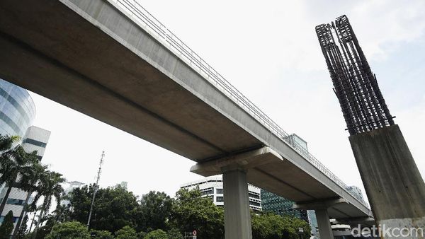 Penampakan Tiang Monorel yang Diminta Dicabut PKB DKI