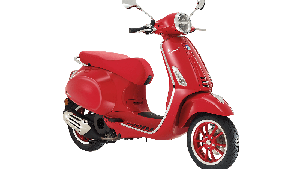 (Vespa Primavera) RED, Edisi Khusus buat Dukung Pemberantasan AIDS