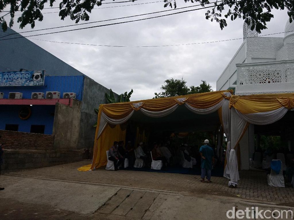 Resmikan Masjid di JLS, Walkot Cilegon: Bisa Jadi Pembunuh Hiburan Malam Resmikan Masjid di JLS, Walkot Cilegon: Bisa Jadi Pembunuh Hiburan Malam