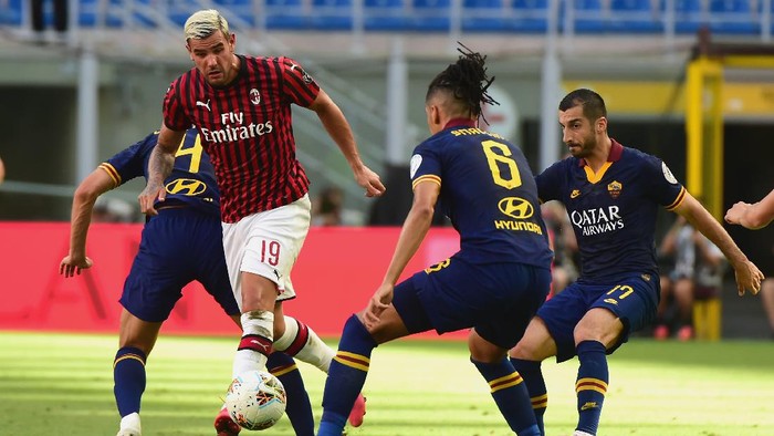 MILAN, ITALY - JUNE 28: (C) Theo Hernandez of AC Milan in action during the Serie A match between AC Milan and  AS Roma at Stadio Giuseppe Meazza on June 28, 2020 in Milan, Italy.  (Photo by Pier Marco Tacca/Getty Images)