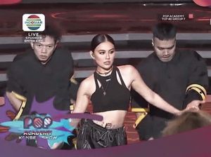 Gaya Seksi Agnez Mo Pakai Anting Bhinneka Tunggal Ika Gaya Seksi Agnez Mo Pakai Anting Bhinneka Tunggal Ika