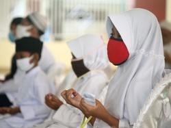 7 Kewajiban dan Perintah Menyayangi Anak Yatim