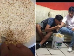 Bubur Disedot hingga Mie di Ember, Begini 5 Cara Makan Nyeleneh Bubur Disedot hingga Mie di Ember, Begini 5 Cara Makan Nyeleneh