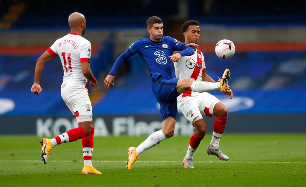 LONDON, ENGLAND - OCTOBER 17: Christian Pulisic of Chelsea is challenged by Nathan Redmond of Southampton during the Premier League match between Chelsea and Southampton at Stamford Bridge on October 17, 2020 in London, England. Sporting stadiums around the UK remain under strict restrictions due to the Coronavirus Pandemic as Government social distancing laws prohibit fans inside venues resulting in games being played behind closed doors. (Photo by Mike Hewitt/Getty Images)