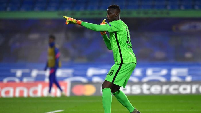 Edouard Mendy LONDON, ENGLAND - OCTOBER 20: Edouard Mendy of Chelsea gestures during the UEFA Champions League Group E stage match between Chelsea FC and FC Sevilla at Stamford Bridge on October 20, 2020 in London, England. Sporting stadiums around the UK remain under strict restrictions due to the Coronavirus Pandemic as Government social distancing laws prohibit fans inside venues resulting in games being played behind closed doors. (Photo by Glyn Kirk - Pool/Getty Images)