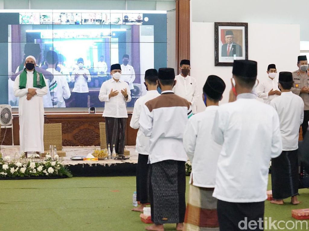 Peringati Hari Santri, Khataman Al-Quran Digelar Serentak di Banyuwangi Peringati Hari Santri, Khataman Al-Quran Digelar Serentak di Banyuwangi