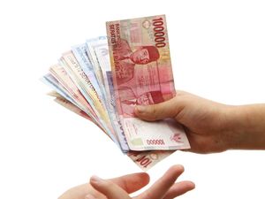 Korban Binomo Laporkan Dugaan Penggelapan Hasil Penjualan Rumah Indra Kenz Korban Binomo Laporkan Dugaan Penggelapan Hasil Penjualan Rumah Indra Kenz