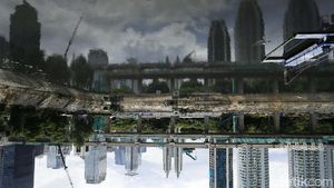 Jakarta Diselimuti Awan Mendung