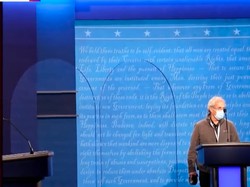 Kaca Pembatas Disingkirkan dari Panggung Debat Capres AS