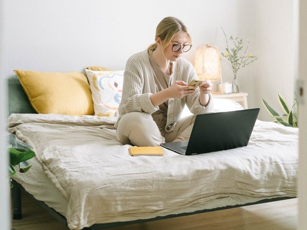 Kalau kamu merasa sedikit malu atau takut untuk mengim pesan kepada orang yang kamu suka, lebih baik mengetik terlebih dahulu di note handphone kamu.