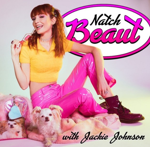 Saat ini Jackie Johnson membawa genre komedinya ke Natch Beaut untuk mendiskusikan setiap topik kecantikan.