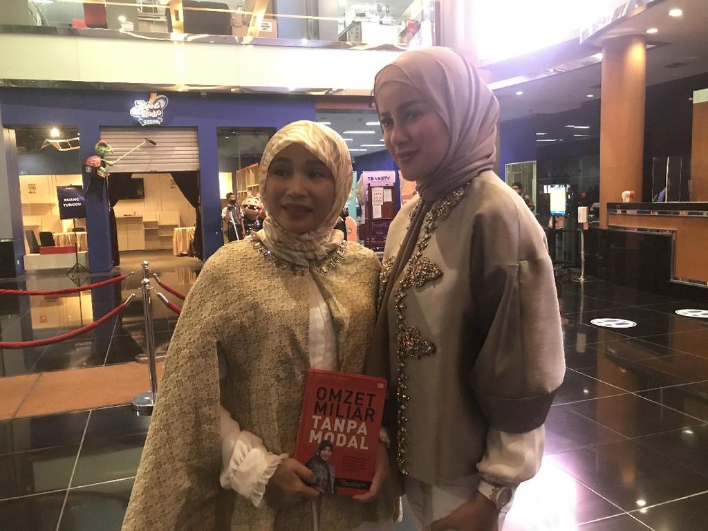 Wow! Olla Ramlan Jalani Perawatan Wajah dengan Emas 24 Karat Wow! Olla Ramlan Jalani Perawatan Wajah dengan Emas 24 Karat