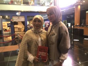 Wow! Olla Ramlan Jalani Perawatan Wajah dengan Emas 24 Karat Wow! Olla Ramlan Jalani Perawatan Wajah dengan Emas 24 Karat