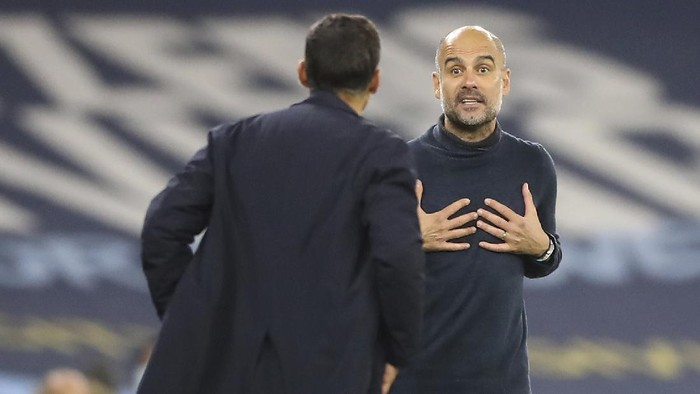 Manchester Citys head coach Pep Guardiola, right, argues with Portos head coach Sergio Conceicao, left, during the Champions League group C soccer match between Manchester City and FC Porto at the Etihad stadium in Manchester, England, Wednesday, Oct. 21, 2020. (Martin Rickett/Pool via AP)