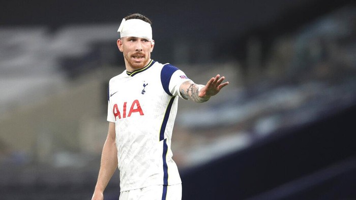 Tottenhams Pierre-Emile Hojbjerg during the Europa League, Group J, soccer match between Tottenham Hotspur and LASK in London, England, Thursday, Oct. 22, 2020. (Adam Davy/Pool via AP)