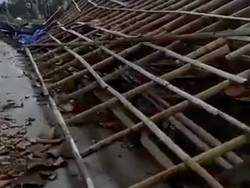 Video Penampakan Rumah Ambruk Akibat Puting Beliung di Bekasi Utara