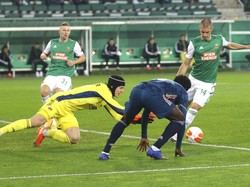 Oezil Nonton Arsenal: Olok Diri Sendiri, Tunjuk Kembaran Petr Cech