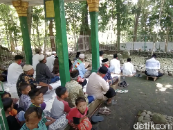 Begini Tradisi Hajatan Jelang Masa Tanam Padi di Imbanagara Ciamis