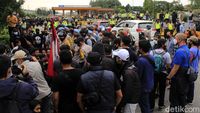 Tolak Omnibus Law, Mahasiswa Bandung Blokade Gerbang Tol Pasteur