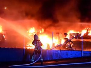 Tujuh Mobil Listrik Tesla Terbakar, Penyebabnya Masih Misteri