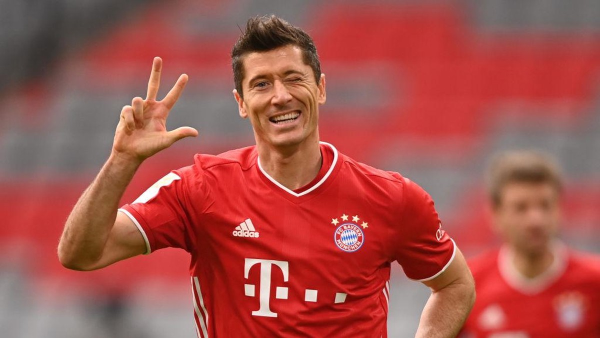 Robert Lewandowski menantang Cristiano Ronaldo dan Lionel Messi dalam perebutan pemain terbaik FIFA 2020 (Foto: Lukas Barth-Tuttas - Pool/Getty /Pool)