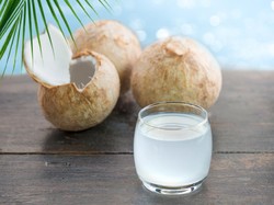 Manfaat Air Kelapa untuk Cegah Dehidrasi Selama Puasa