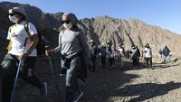 Aksi Para Wanita Daki Gunung-Kayuh Kayak di Pekan Olahraga Dubai
