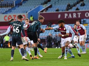 Tumbang 0-3 dari Leeds, Aston Villa Gagal Rebut Puncak Klasemen