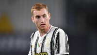 Nasib itu membuat Juventus terancam ditinggal bintang-bintangnya. Yang pertama, Dejan Kulusevski berpotensi hengkang. Meski kontraknya sampai 2025, kegagalan ke Liga Champions bisa mengubah rencana sang pemain. Manchester United kabarnya tertarik merekrutnya. (Foto: Valerio Pennicino/Getty Images)