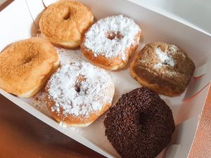 Nassar Jualan Donat, Begini Rasa Donat Misro hingga Tuna Buatannya Nassar Jualan Donat, Begini Rasa Donat Misro hingga Tuna Buatannya