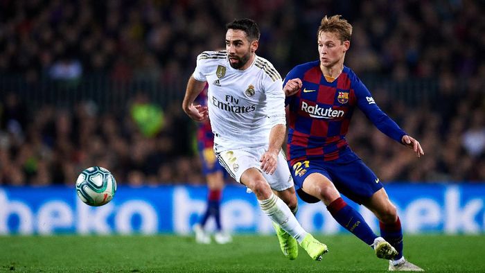 El Clasico BARCELONA, SPAIN - DECEMBER 18: Daniel Carvajal of Real Madrid battles for the ball with Frenkie de Jong of Barcelona during the Liga match between FC Barcelona and Real Madrid CF at Camp Nou on December 18, 2019 in Barcelona, Spain. (Photo by Alex Caparros/Getty Images)