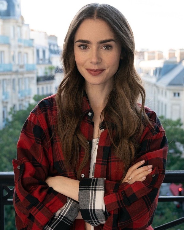 Lipstik yang digunakan Lily Collins