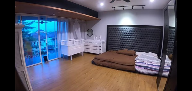 Dekorasi kamar anak kedua Chelsea Olivia dan Glenn Alinskie.