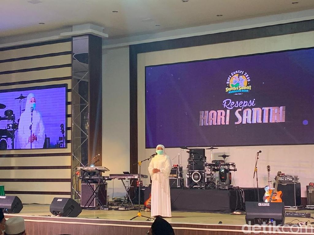 Peringati Hari Santri, Khofifah Ingin Penguatan Ekonomi UMKM di Masa Pandemi Peringati Hari Santri, Khofifah Ingin Penguatan Ekonomi UMKM di Masa Pandemi