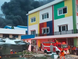 Gudang Pabrik Busa di Sragen Kebakaran, Asap Hitam Membubung Tinggi