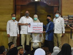 Keliling Dharmasraya, Andre Rosiade Sumbang Ratusan Juta & Ambulans