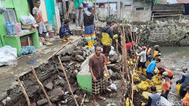 Dapur-Kamar Mandi Kontrakan di Bandung Hancur Gegara Kirmir Ambrol Dapur-Kamar Mandi Kontrakan di Bandung Hancur Gegara Kirmir Ambrol