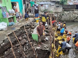 Dapur-Kamar Mandi Kontrakan di Bandung Hancur Gegara Kirmir Ambrol Dapur-Kamar Mandi Kontrakan di Bandung Hancur Gegara Kirmir Ambrol