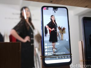 Melihat Gelaran Fashion Show Secara Daring di Masa Pandemi