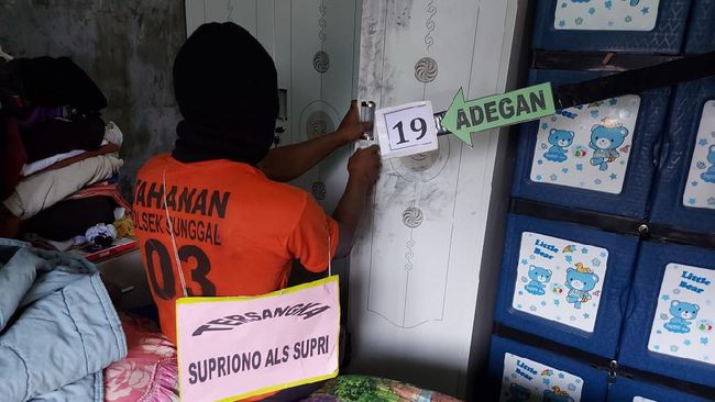 Jalani Prarekonstruksi, Ini Penampakan Paman Perkosa-Bunuh Ponakan di Sumut Jalani Prarekonstruksi, Ini Penampakan Paman Perkosa-Bunuh Ponakan di Sumut