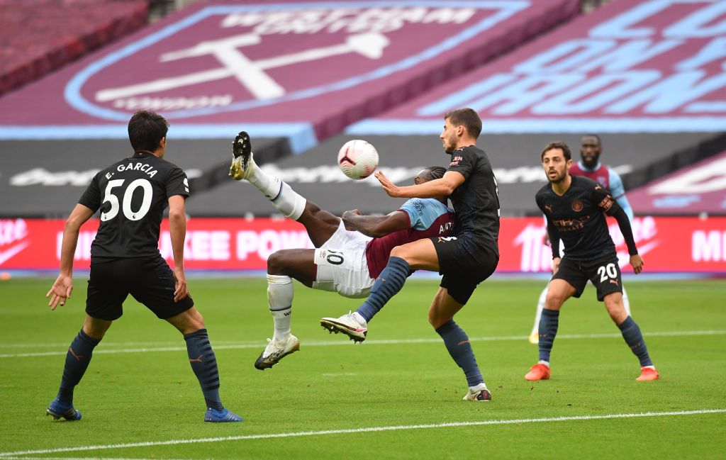 West Ham vs Manchester City LONDON, ENGLAND - OCTOBER 24: Eric Garcia of Manchester City battles for possession with Michail Antonio of West Ham United during the Premier League match between West Ham United and Manchester City at London Stadium on October 24, 2020 in London, England. Sporting stadiums around the UK remain under strict restrictions due to the Coronavirus Pandemic as Government social distancing laws prohibit fans inside venues resulting in games being played behind closed doors. (Photo by Justin Tallis - Pool/Getty Images)