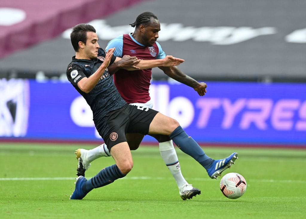 LONDON, ENGLAND - OCTOBER 24: Eric Garcia of Manchester City  battles for possession with  Michail Antonio of West Ham United  during the Premier League match between West Ham United and Manchester City at London Stadium on October 24, 2020 in London, England. Sporting stadiums around the UK remain under strict restrictions due to the Coronavirus Pandemic as Government social distancing laws prohibit fans inside venues resulting in games being played behind closed doors. (Photo by Justin Tallis - Pool/Getty Images)